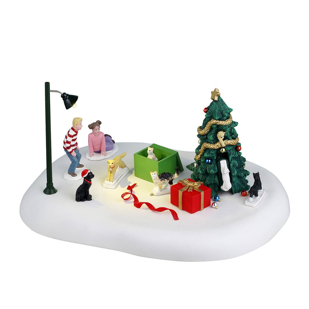 LEMAX 2024 PRE-ORDER <br> Table Piece <br> Christmas Cats - $99