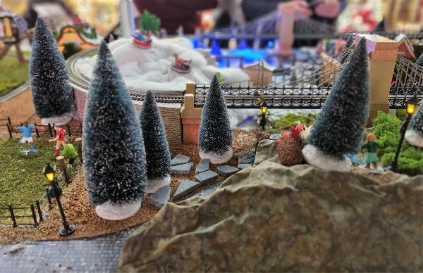 Cobblestone Corners Christmas Village Collection Piece Figurine Miniatures  3 Pieces snowball Fight 