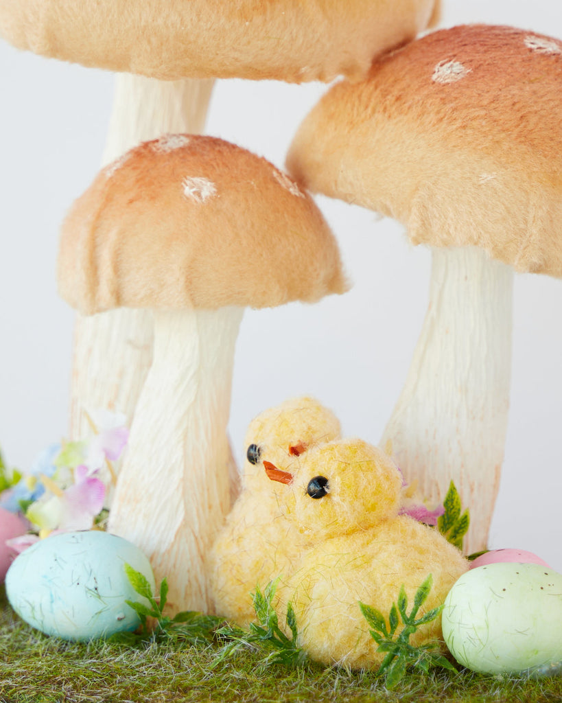 Easter <br> Chicks in the Meadow (20cm)
